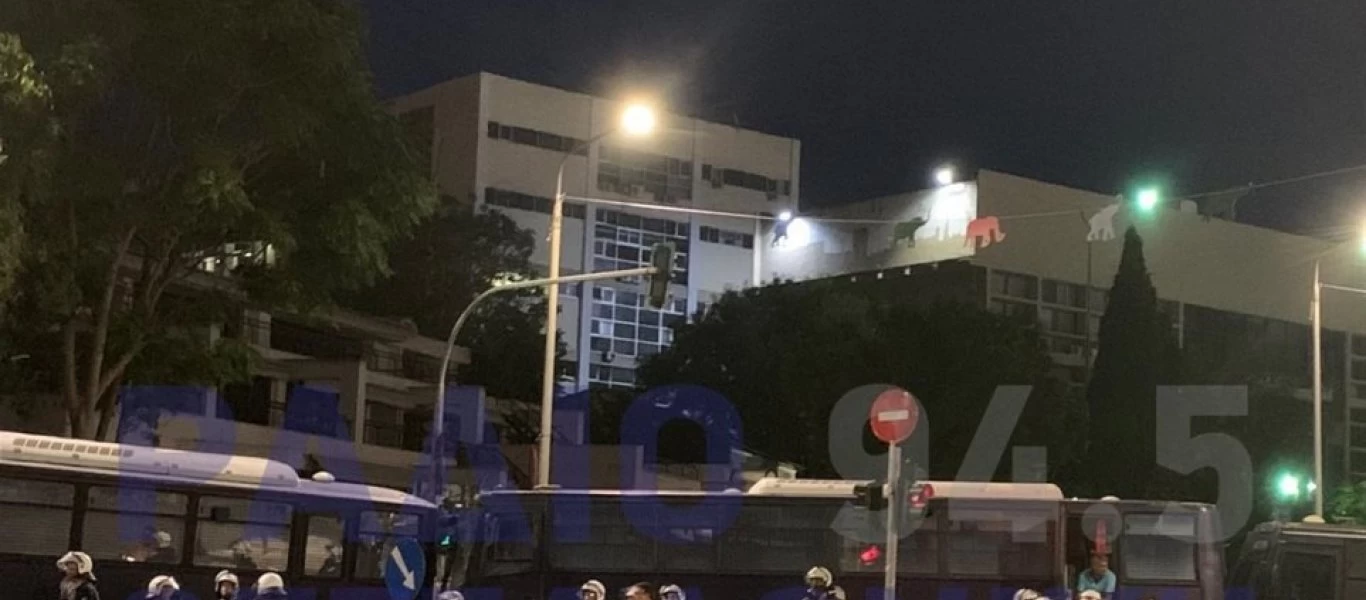 Ισχυρές αστυνομικές δυνάμεις έξω από το ΑΠΘ για την ΔΕΘ (φωτο-βίντεο)
